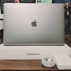 15" Apple MacBook Pro. Core i7, Radeon Pro, 18
