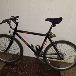 TREK 600 ALUMINUM BIKE "18 Inch