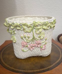 Large vintage Italian white porcelain basket weave floral cachepot/planter