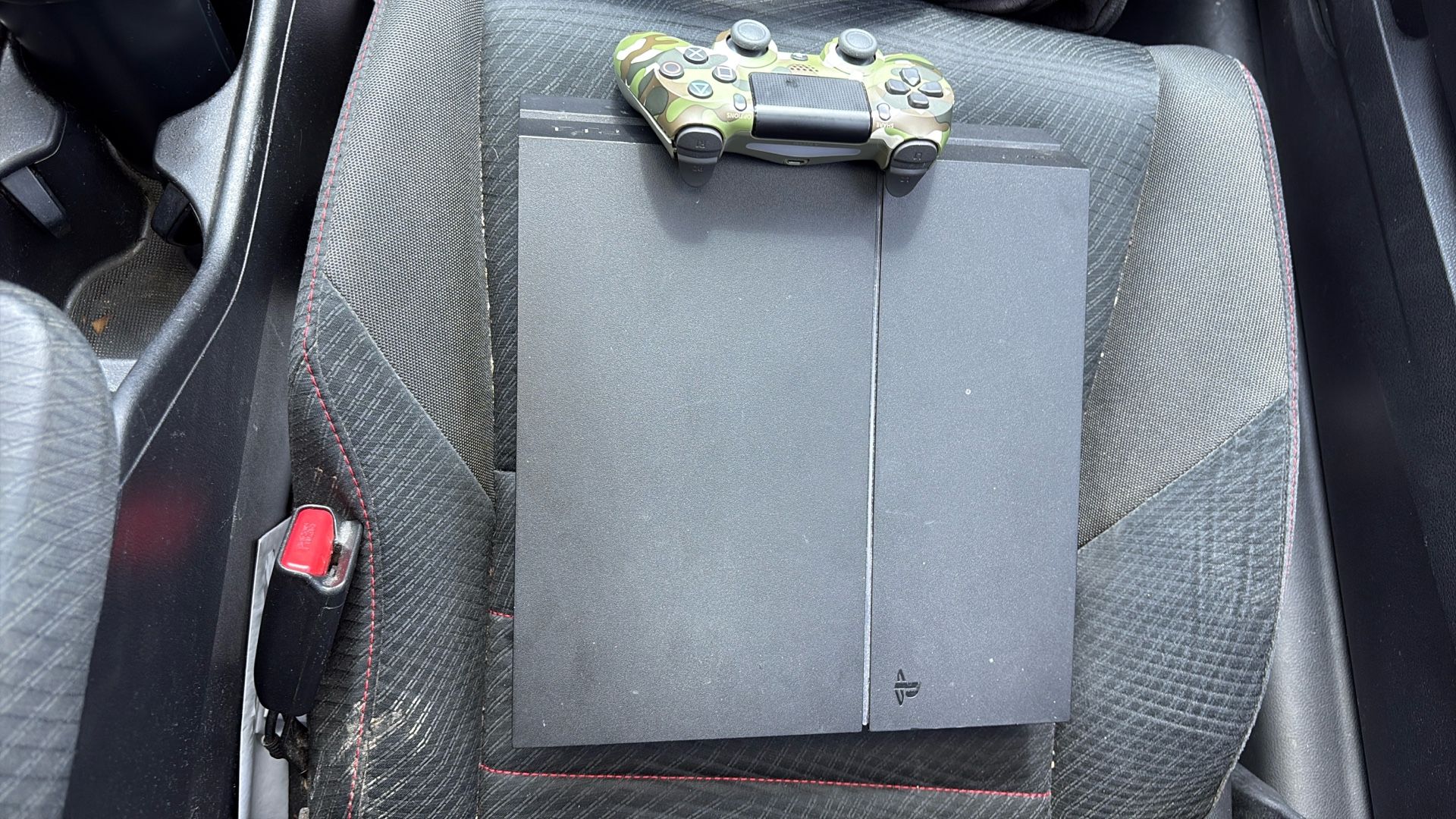 PS4 w/ Controller