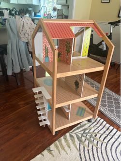 Rolling dollhouse