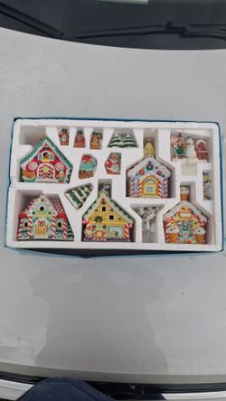 Vintage 1996 NOMA Lighted Gingerbread House Christmas Candy Village Complete!