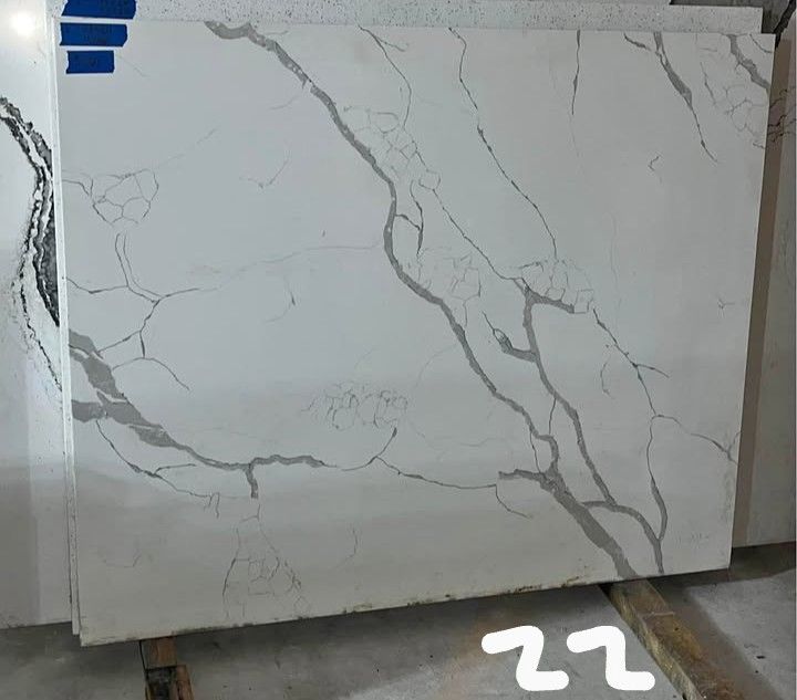 43x26 White Quartz With Gray Veins
