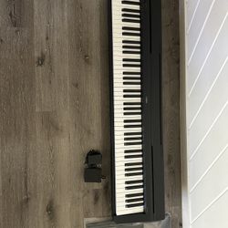 YAMAHA P71 88-Key Weighted Action Digital Piano with Sustain Pedal