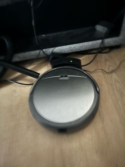 Robotic vacuum cleaner