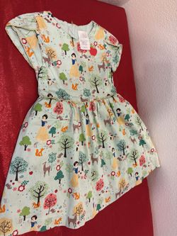 Disney Girls Snow White Dress - kids Size Small 4 - beautiful details - Simi Valley 