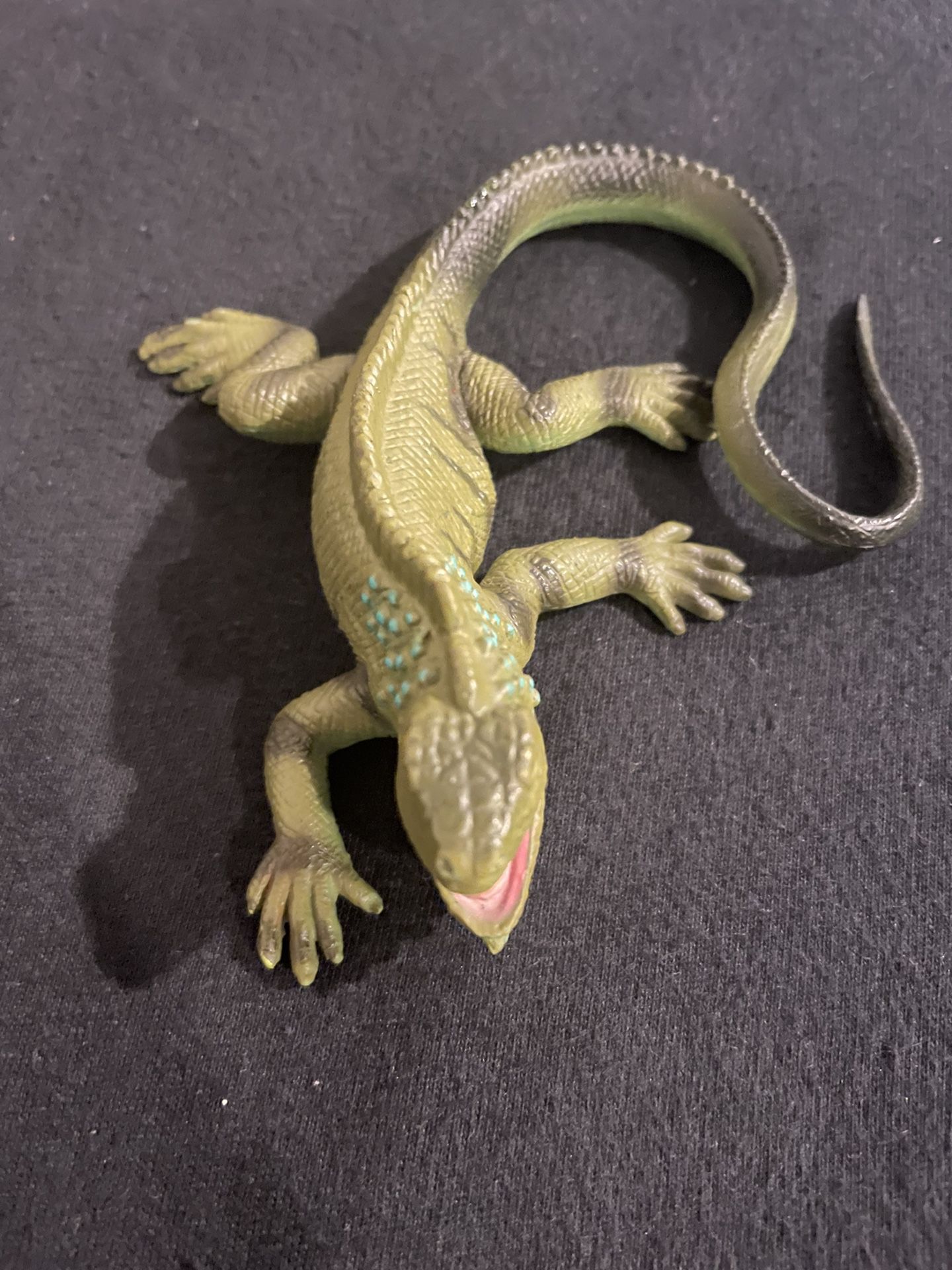 Iguana Safari Figurine 2004