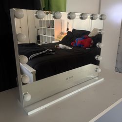 Vanity light up mirror