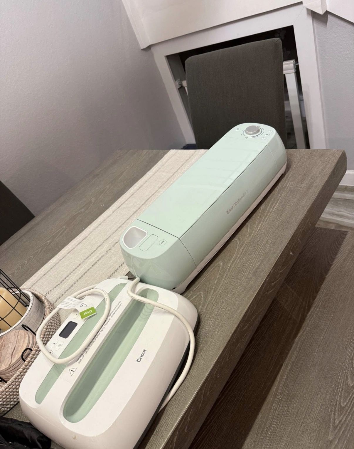 Cricut Explore Air 2 in mint and heat press + Supplies