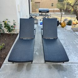 Set of 2 Adjustable Outdoor Wicker Chaise Lounge Chairs with Covers