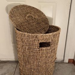 Wicker Basket - Large 22” Tall Laundry Utility Straw Container with Lid. In Good Condition and Comes From a Smoke Free and Pet Free Home!!