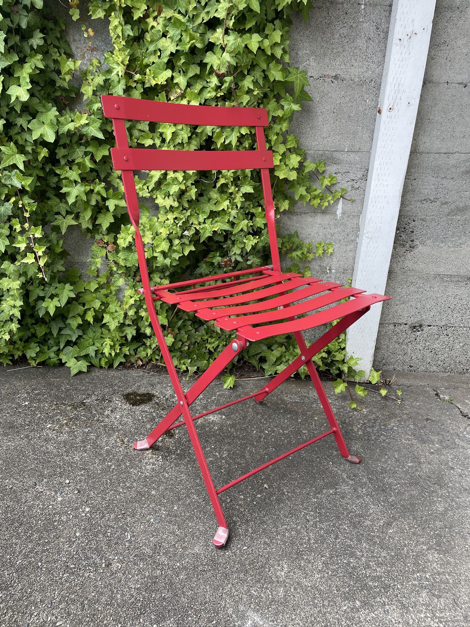 Red Metal Foldable Bistro Chair