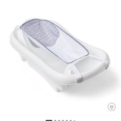 Bathtub for babies in good condition  just have a lil dust but a lil wash will help .come with the net just dont show in the picture