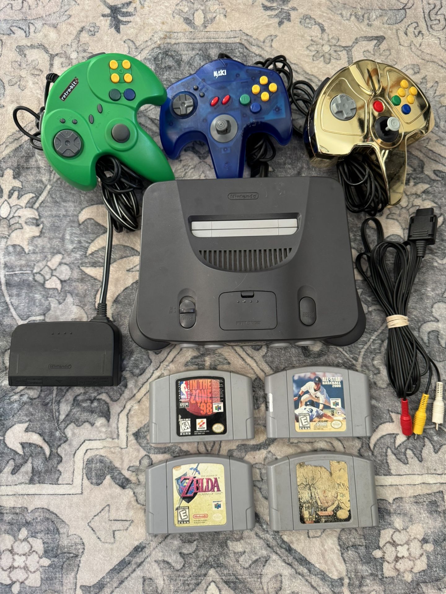 Nintendo 64, 3 Controllers & 4 Games