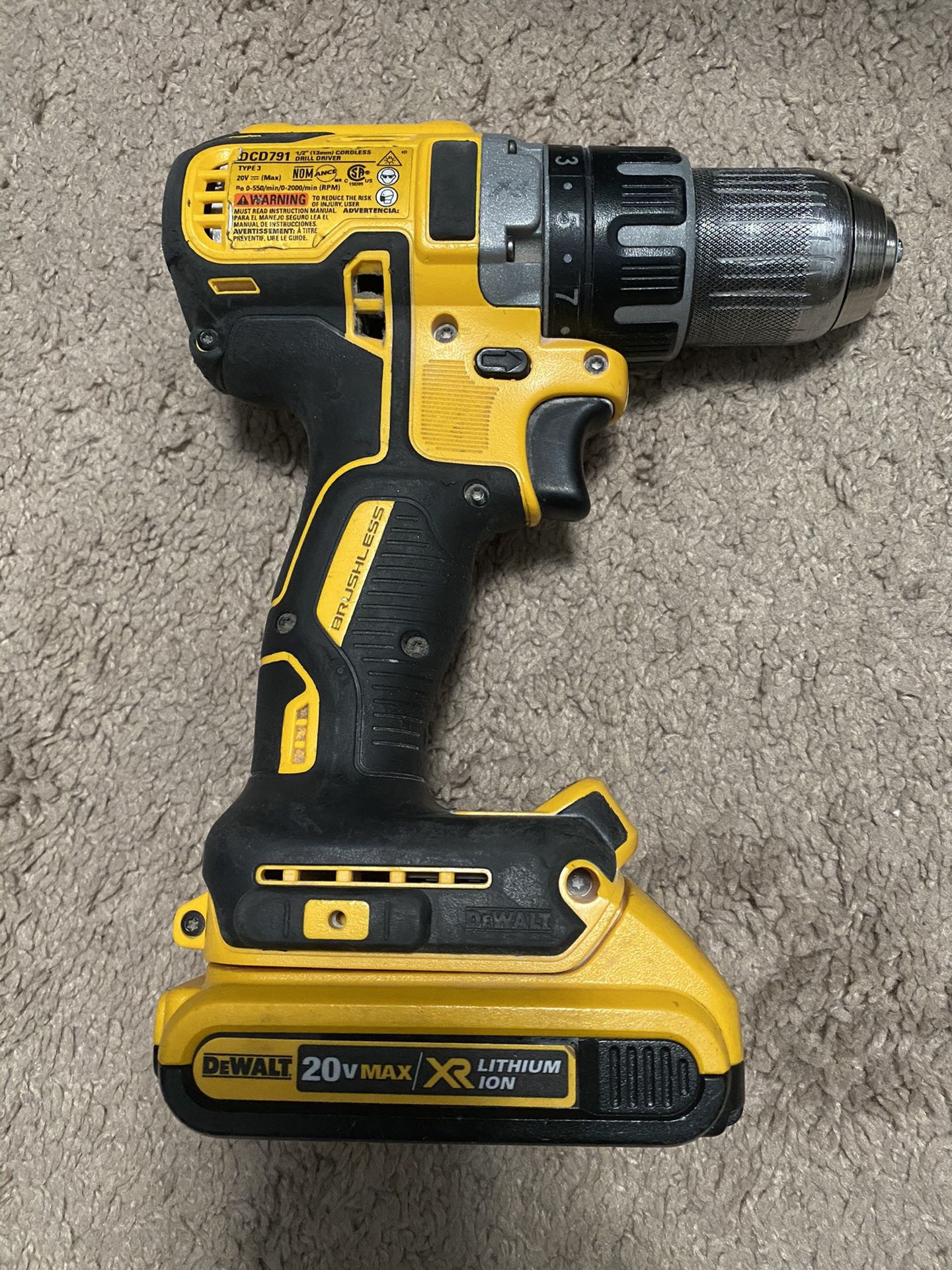 Dewalt デウォルト 20V MAX Cordless Drill/Driver Kit Brushless 1/2