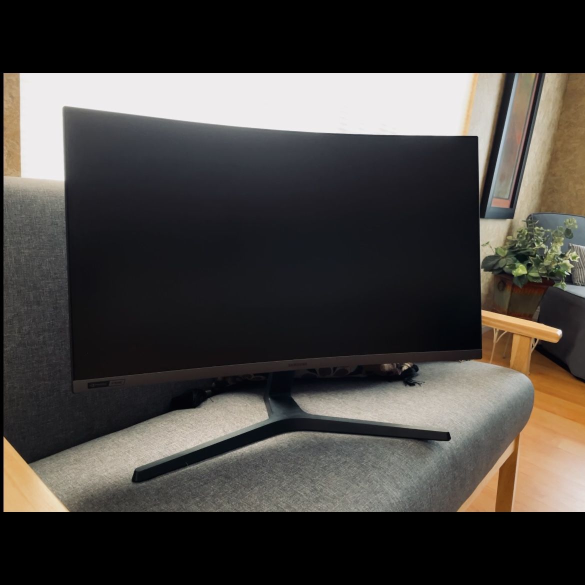 SAMSUNG 27-Inch CRG5 240Hz (240 FPS) CURVED NVIDIA G-SYNC CERTIFIED GAMING MONITOR
