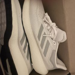 New Adidas size 9 Women’s shoes