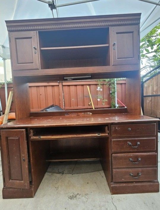 Free Solid wood desk with Hutch