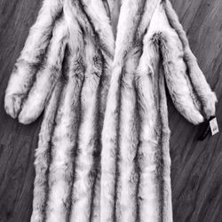Monterey Fashion Womens Fur Coat Made In USA Size M ( Brand New )