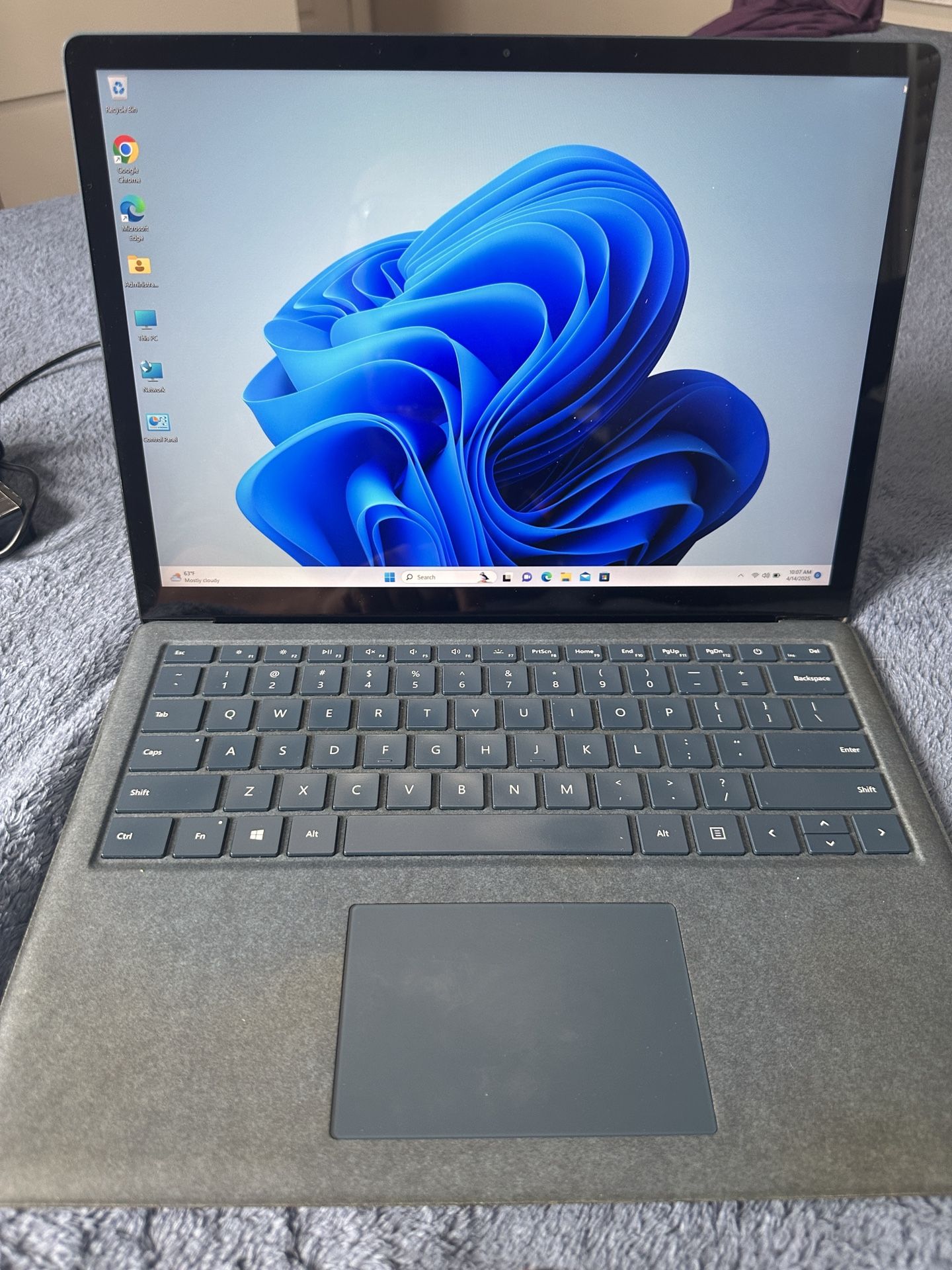 Microsoft Surface Laptop, Core i7 / 8GB RAM / Windows 11 Pro / 13.5” Touchscreen