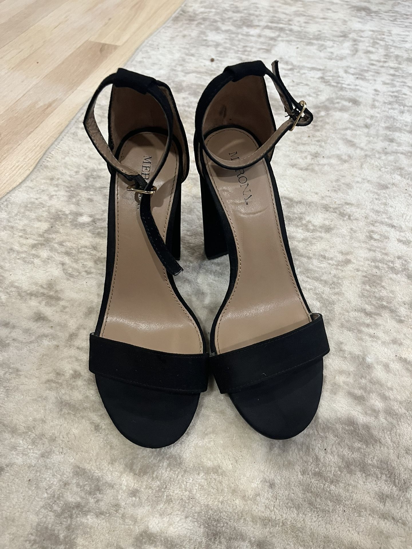 Women’s Like New Size 6 Heels Black