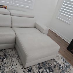 Macys NEVIO left Hand Chaise Very Good Condition