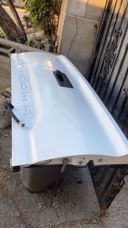 Toyota Tacoma tailgate