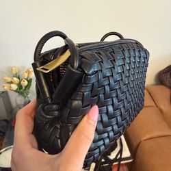 Black woven crossbody gold hw