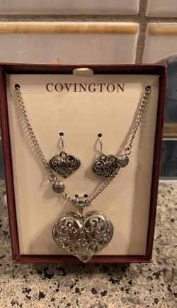 Heart shaped earring and necklace set