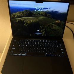 MacBook Air 13” M2 – Midnight