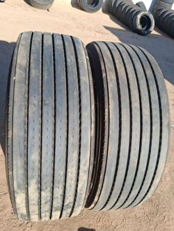 Pair of 365/70/22.5 with 90% of tread or life MICHELIN XZA STEER TIRES HABLAMOS ESPAN̈OL