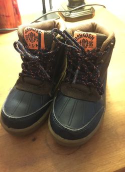 Oshkosh Boys/Kids Toddlers boots size 11