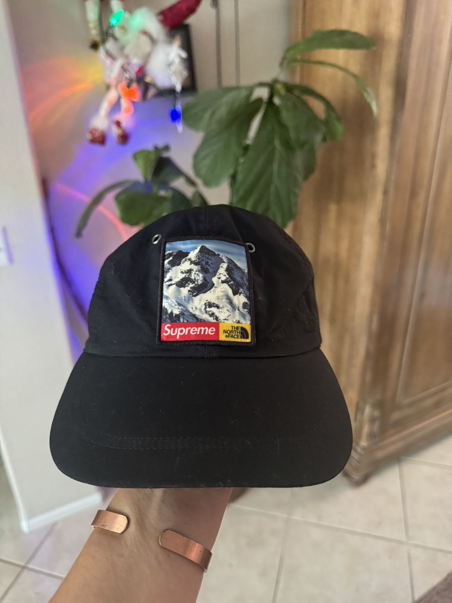 Rare SUPREME X North Face Limited Edition Collab Hat Cap