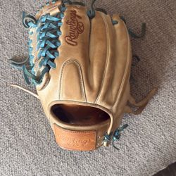 Left Handed Heart Of The Hide Baseball Glove. 11 3/4 Inch Glove. 