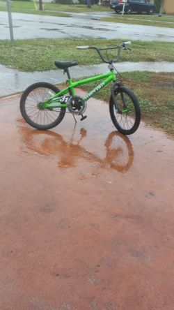 Dynacraft Wipeout 20-inch Boys