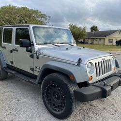 2008 JEEP WRANGLER 3.8L V6* 6 SPEED MANUAL* 4 DOOR 4X4 *CLEAN CARFAX*  UNLIMITED X  141,000 MILES  ICE COLD AC  HARDTOP  6 SPEED MANUAL TRANSMISSION W