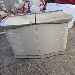 Price Is Firm.. Rubbermaid Small Storage Shed