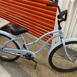 Bicycle/cruiser bicycle/light blue cruiser bicycle/pedal bike