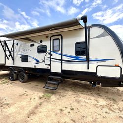 2013 SUNSET 35FT THOR BUNK BEDS OBO