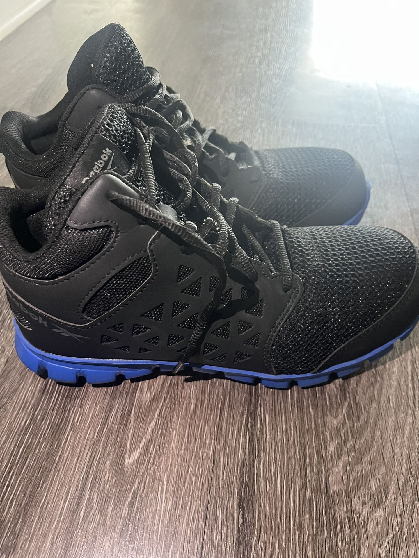 Reebok steel-toe shoes Mens 8W/ Women 10W
