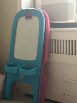 Crayola Double sided magnetic easel