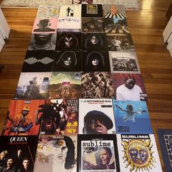 Bluetooth Turntable with 29 Vinyl Records Lot (Vintage KISS, Beatles, MCR, DMX, Etc)