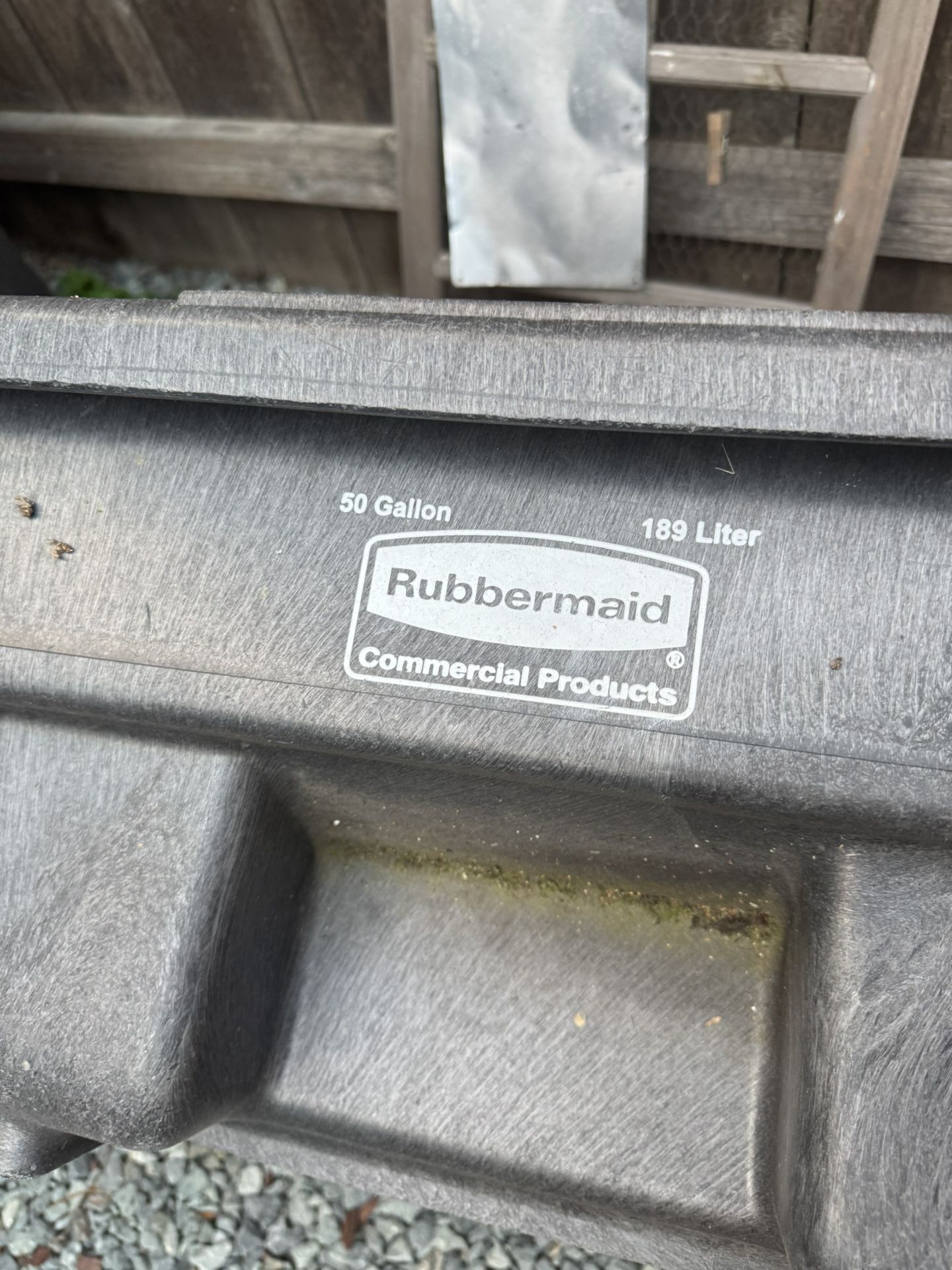 Rubbermaid 50 Gallon Water Trough