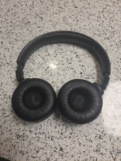 New jbl headphones (pick up only)