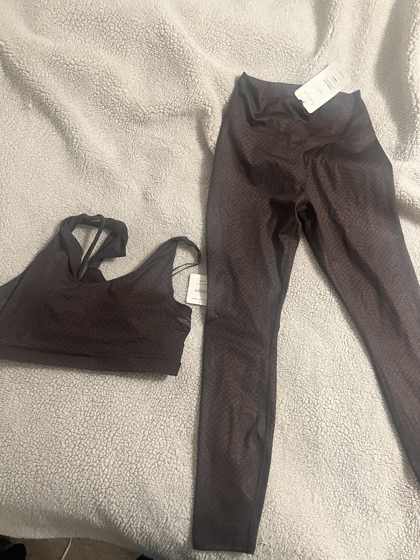 New Fabletics Set. Sz M Top, Sz L Bottom 