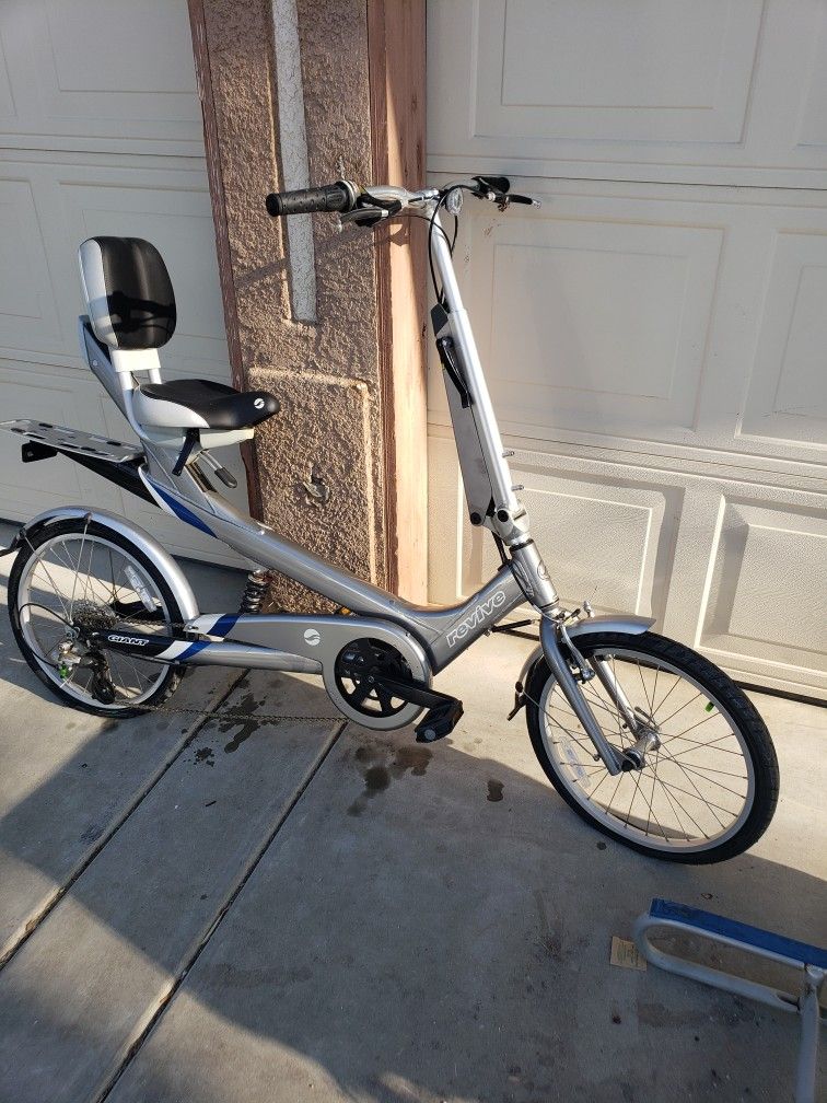 revive giant recumbent bike 2007 Like New Condition 280 FIRM See Pictures For Details