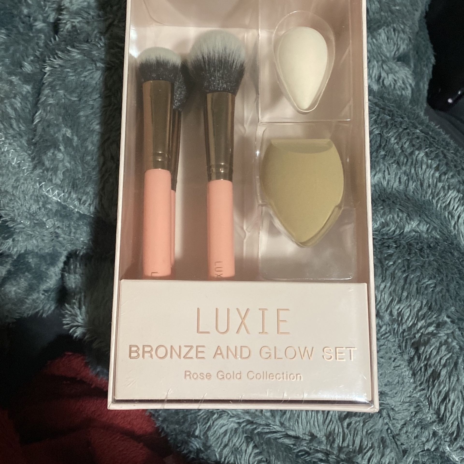 Make Up Brushes & Sponges