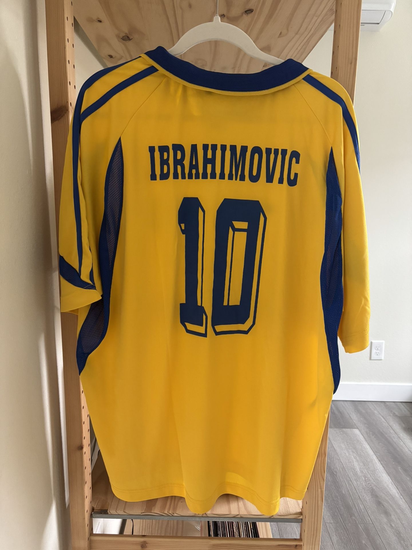 Sweden Zlatan Ibrahimovic Soccer Jersey Football Shirt Home Kit Sverige Men XL