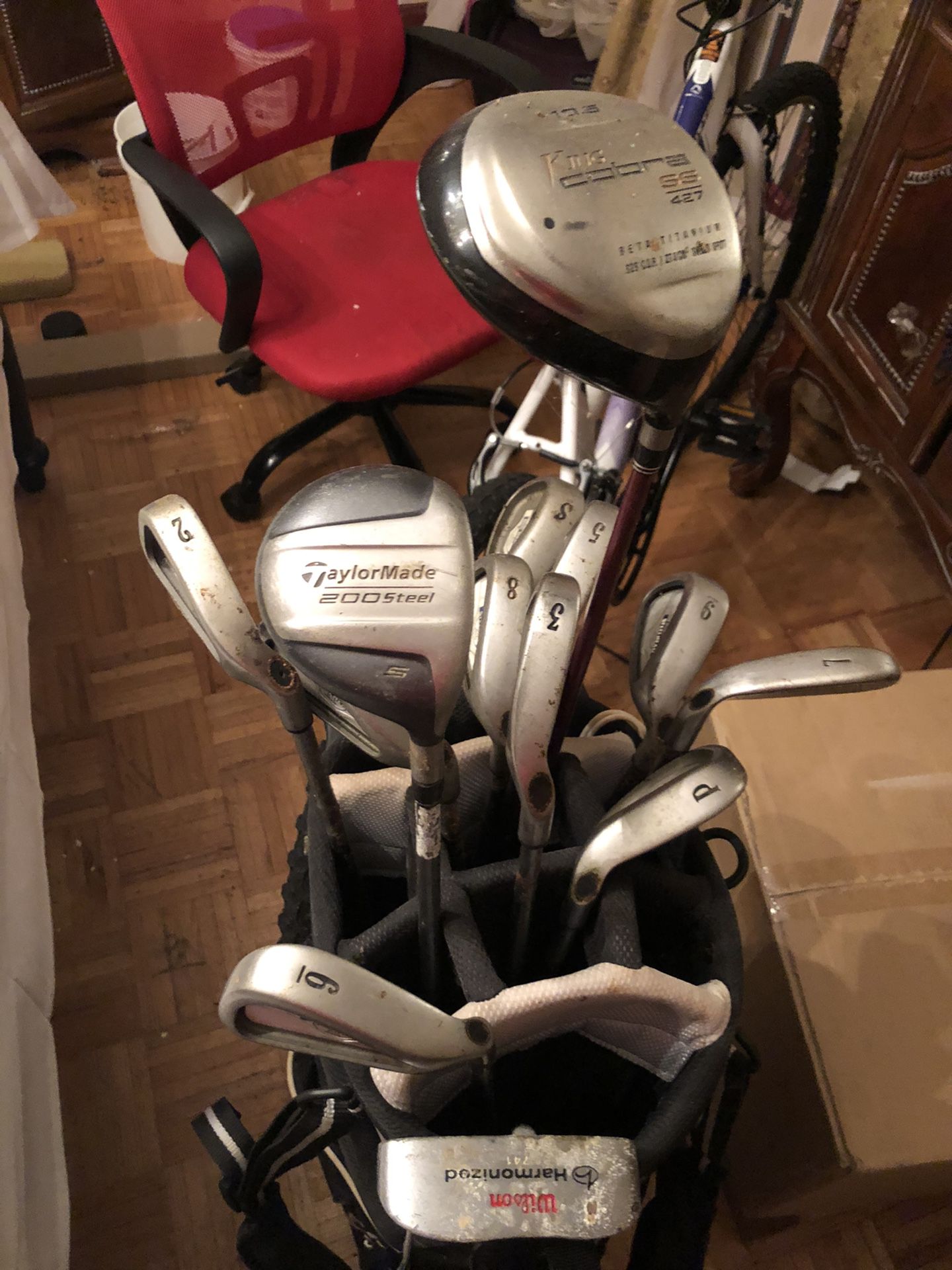 Nike golf bag with 13 clubs