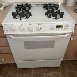 GE® 30" Slide-In Gas Range